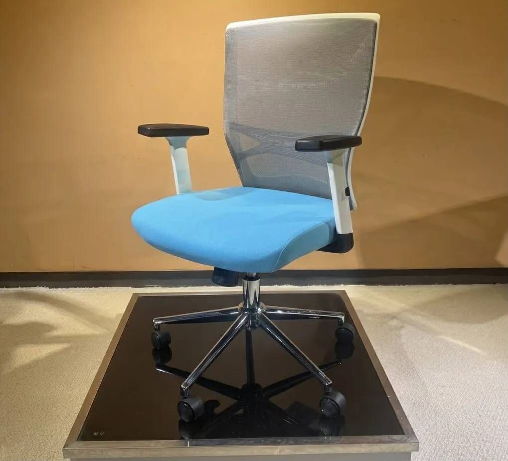 Chaise KB-8927 Structure blanche, matériau du dossier : gris ; matériau de l'assise : bleu ; accoudoirs 1D, pieds électroplaqués.1/PCS