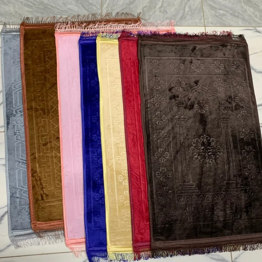 06 Tapis de prière uni 70*110